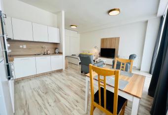 Apartm  n Liptov NP9 allows 18 year olds to book a room