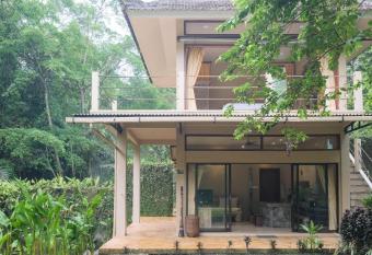 The Lavana Green Guru Private Hot Spring Villa Tabanan has Balcony rooms