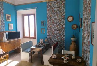 B&B Leopardi has Balcony rooms