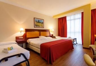 Gran Hotel de Ferrol has rooms with a private hot tub