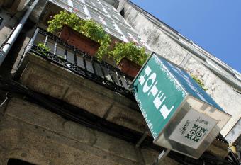 Hotel H  rreo allows 18 year olds to book a room