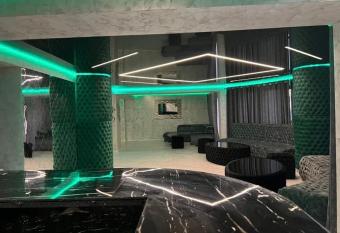 Palm Mansion has Balcony rooms