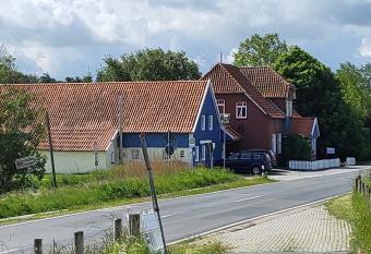 Urlaub im blauen Haus allows 18 year olds to book a room