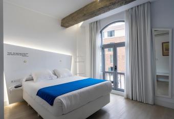 Atarazanas M  laga Boutique Hotel allows 18 year olds to book a room