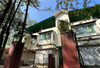 Panchgani Mist Apartment allows 18 year olds to book a room