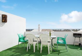 Un Oasis en Arrecife has Balcony rooms