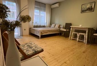 Copenhagen adorable and cosy Apt in calm district allows 18 year olds to book a room