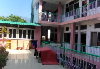 Sudesh Guest House has Smoking rooms