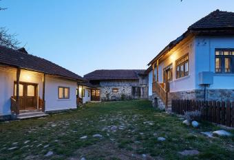 Potecarii has Balcony rooms