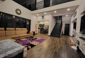 GLENTWOOD has Balcony rooms