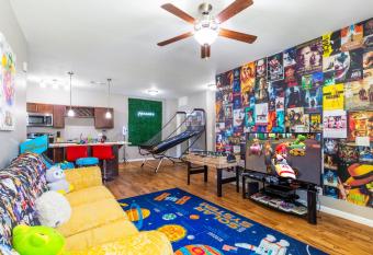 The Time Traveler 90s/ Fun and Exciting has Balcony rooms