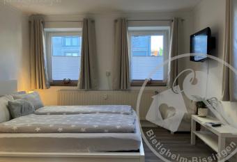 Metter has Balcony rooms