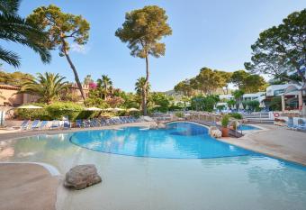 Hipotels Eurotel Punta Rotja Spa-Golf allows 18 year olds to book a room