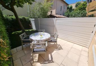 Nice 43m with garden near the Old Port has Balcony rooms