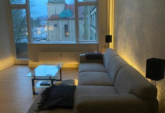 Sk  n lejlighed lige i centrum og t  t p   naturen - 2 altaner has Balcony rooms