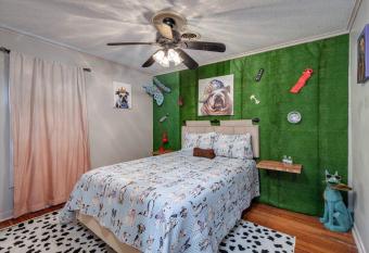 3 bedroom Throwback allows 18 year olds to book a room