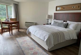 Foxburg Inn has rooms with a private hot tub