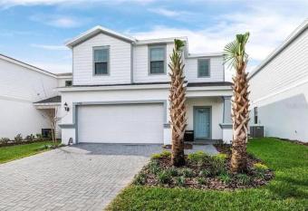     6BR DISNEY Mansion w/ Private Pool, Hot Tub and BBQ     has rooms with a private hot tub