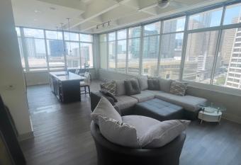 Modern Condo w/ Skyview allows 18 year olds to book a room