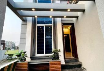 Bahria Royal Apartments allows 18 year olds to book a room