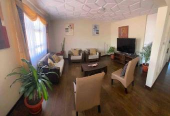 Amplio departamento independiente has Balcony rooms