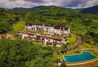 Vista Lapas Nativa Resort has rooms with a private hot tub