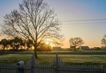 Miners Cottage lancefield has Balcony rooms
