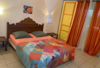 Appartement Hortensia 2 allows 18 year olds to book a room