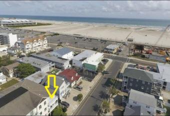 Family Friendly Beach Block Ocean View 3 BR, 2 BA, Condo near Wildwood Crest and Convention Center has Balcony rooms