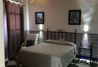 El Ancla allows 18 year olds to book a room