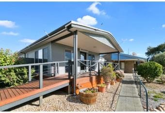 Discovery Parks - Coffin Bay has Balcony rooms
