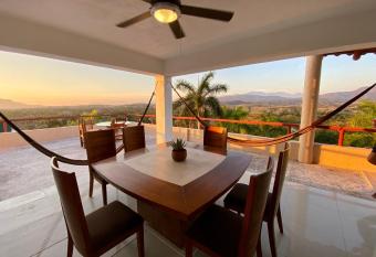 Penthouse con Vista al Mar y a las Monta  as allows 18 year olds to book a room