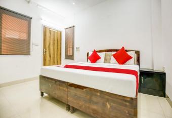 OYO Laser Tower Home Stay allows 18 year olds to book a room