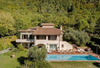 Villa di lusso con piscina privata has Balcony rooms