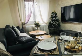 Tr  s Proche Colmar   vasion sur la route des Vins has Balcony rooms