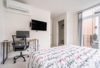 Elegant townhome in Green Lake has Balcony rooms