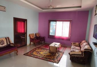 Bhavani Homestay - Spacious 2 BR @ Beltola has Balcony rooms