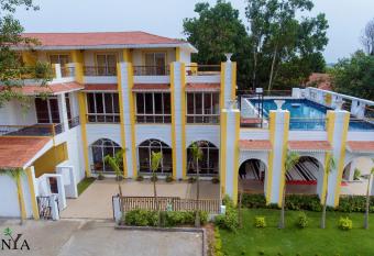 ARANYA RESORT BOLPUR has Balcony rooms
