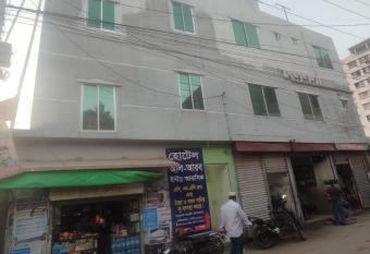 Hotel Al-Arab International allows 18 year olds to book a room