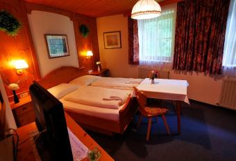 Gasthof Geronimo has Balcony rooms