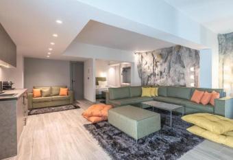 Snowglory Boutique Hotel has Balcony rooms