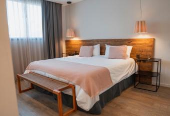 Gluck Patagonia Aparts allows 18 year olds to book a room