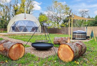Luxury Dome with Private Hot Tub allows 18 year olds to book a room