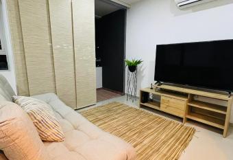 BIEN UBICADO Y COMPLETO has Balcony rooms