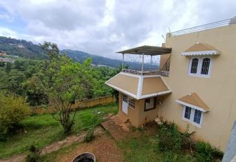 WanderLust Inn has Smoking rooms