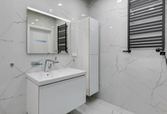 Grand Apartments - Apartament Tre Mare - By the sea has rooms with a private hot tub