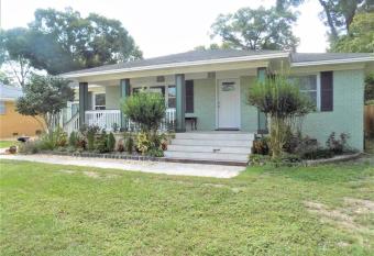 Bayou Retreat has Balcony rooms
