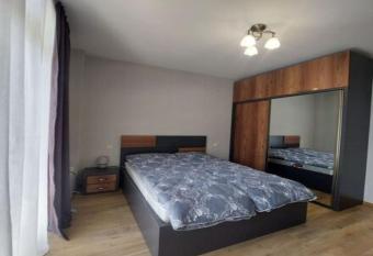 Spacious 2 bedroom Cottage & WiFi & Central Heating allows 18 year olds to book a room