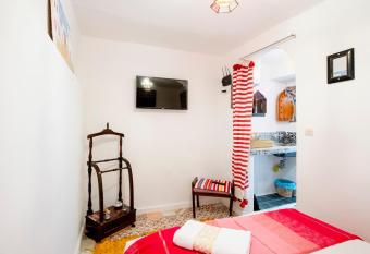 Studio at the heart of Medina allows 18 year olds to book a room