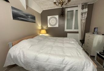 Villa les Buissonets allows 18 year olds to book a room